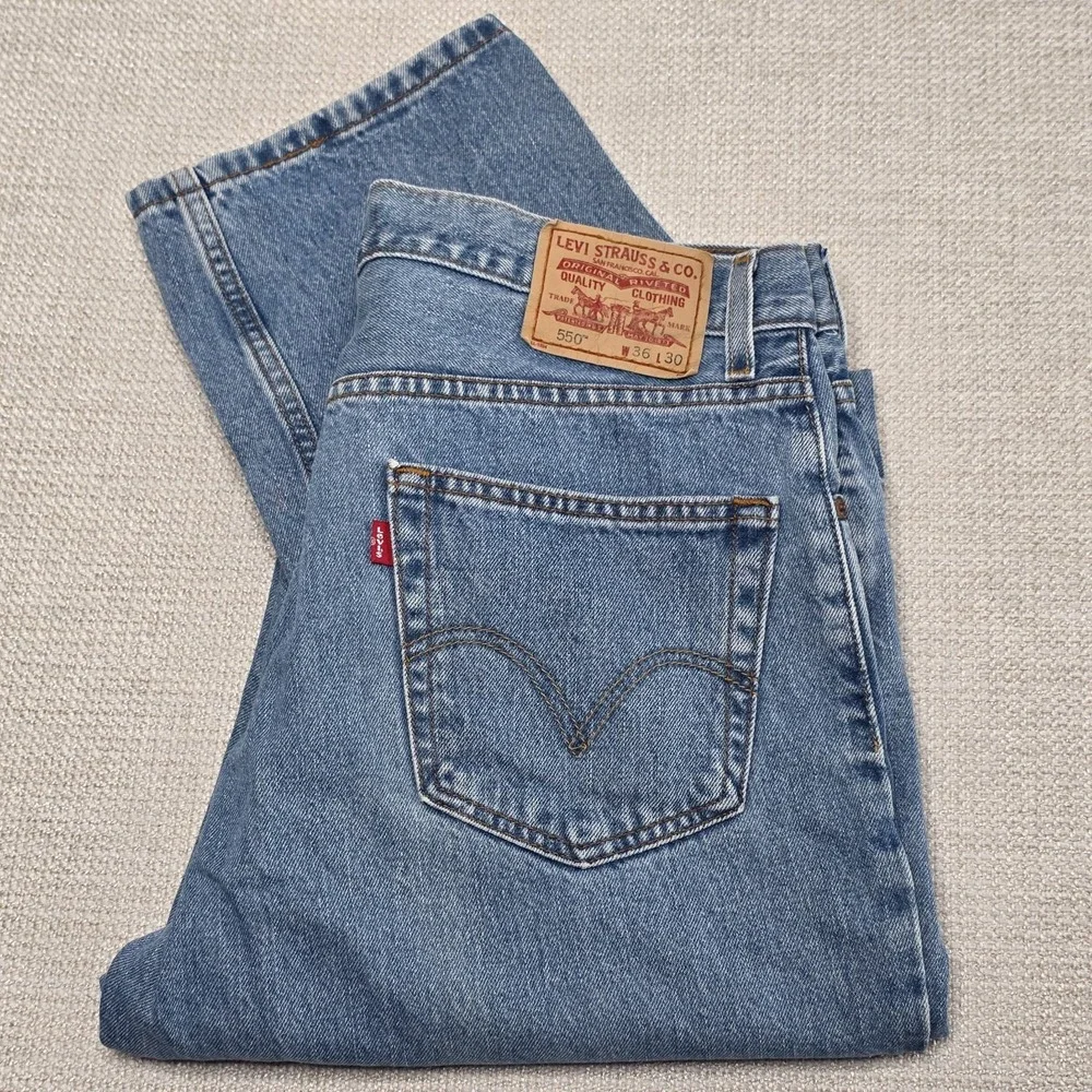 Vintage Levis 550 Jeans Men 36x30 Blue Denim 5 Pocket Relaxed Cowboy 2000s